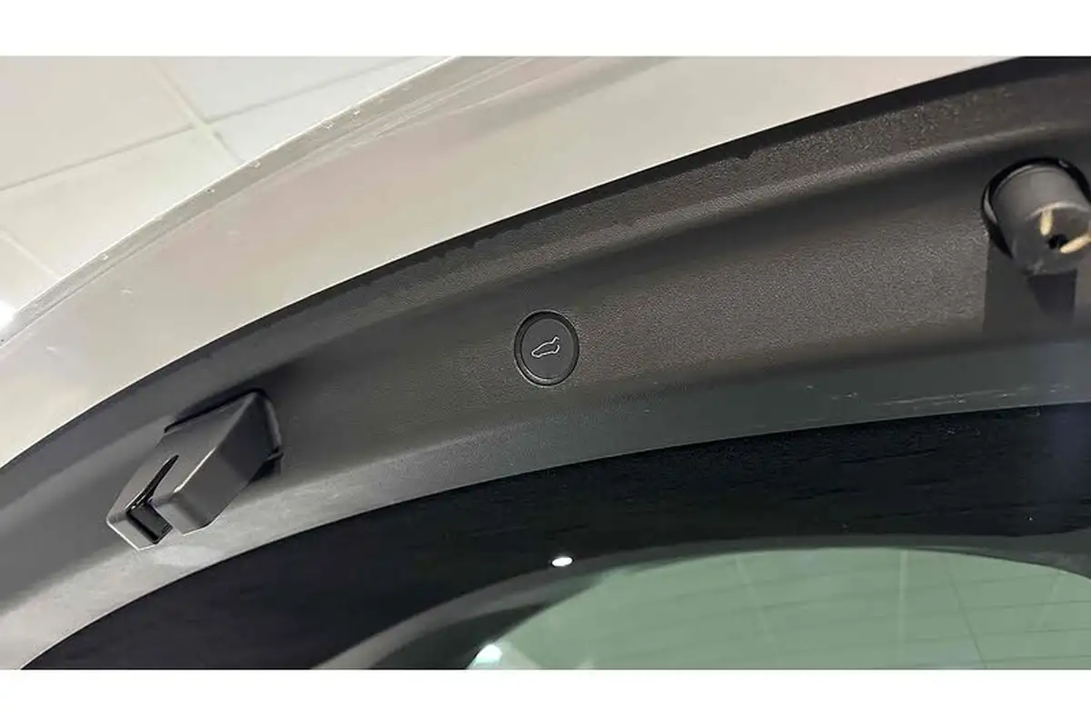 2023-tesla-model-y-e-rwd-big-56