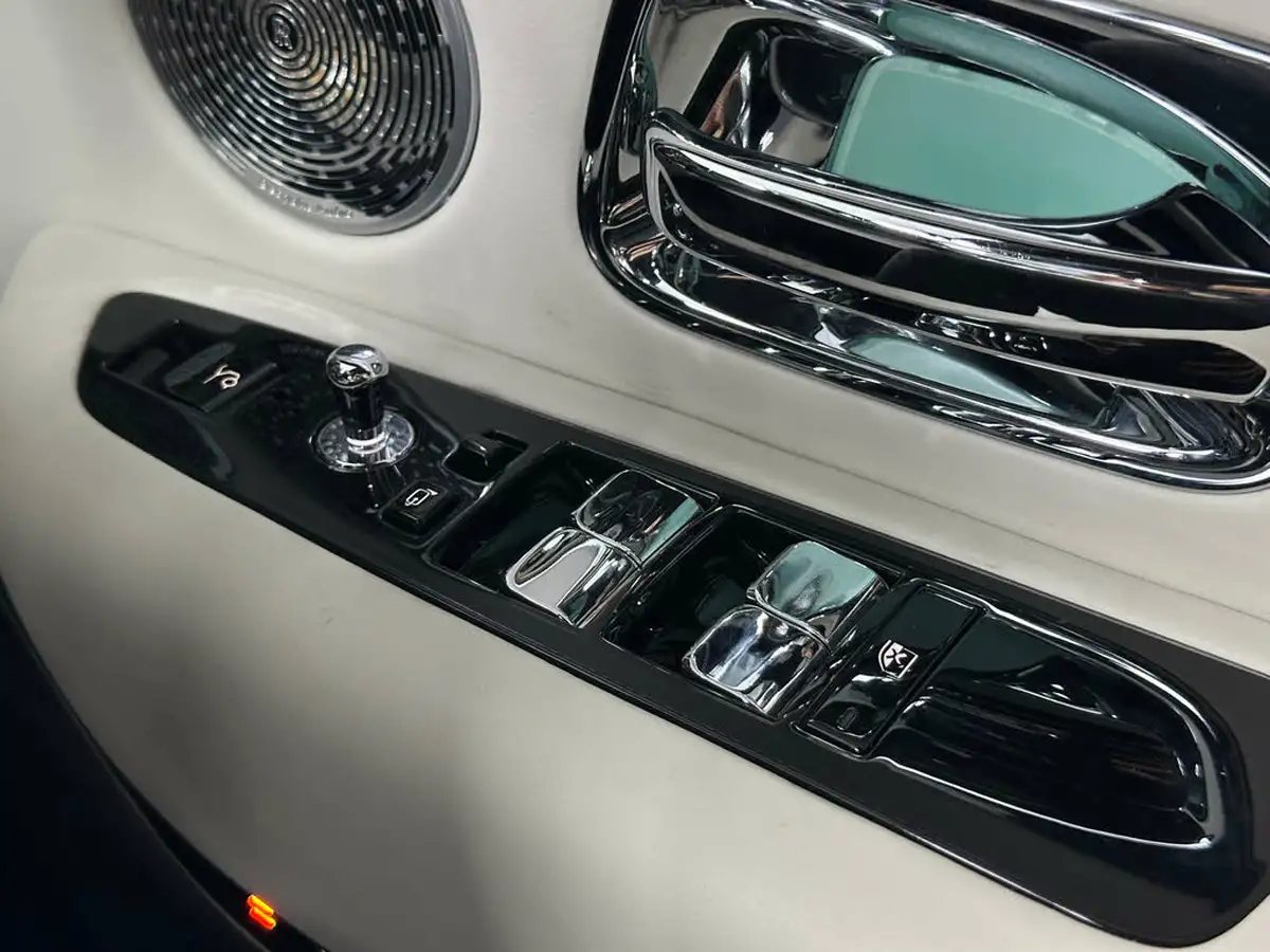 2023-rolls-royce-cullinan-675-black-badge-big-41