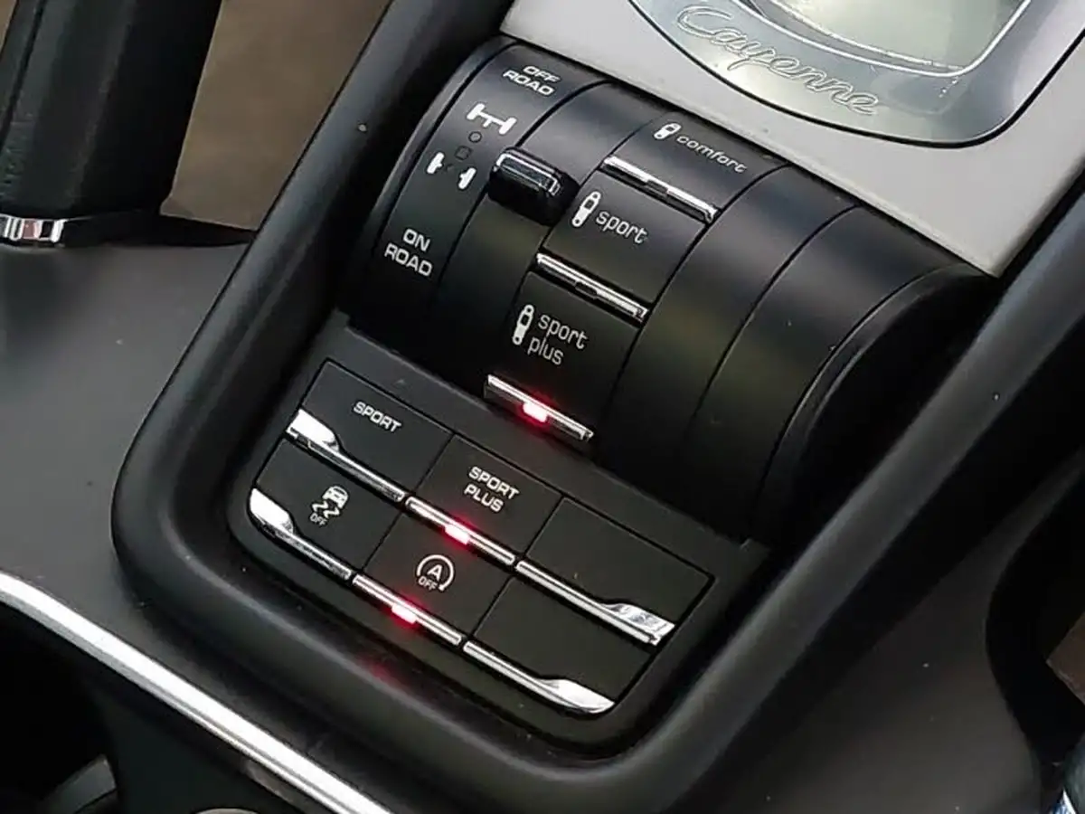 2015-porsche-cayenne-30td-big-14