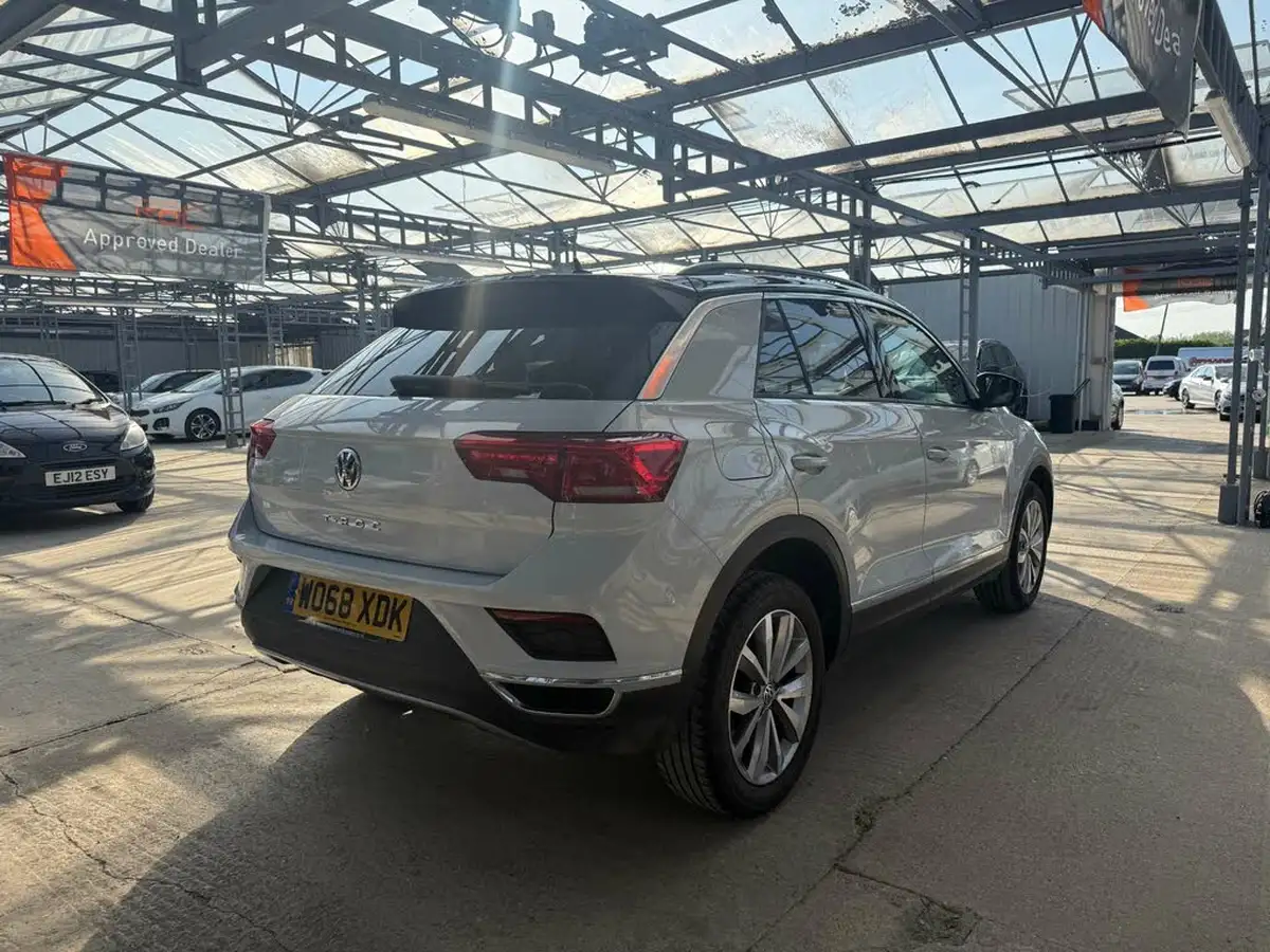 2019-volkswagen-t-roc-15-tsi-design-big-5