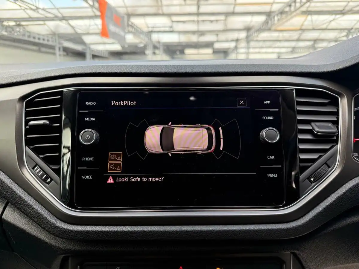 2019-volkswagen-t-roc-15-tsi-design-big-29