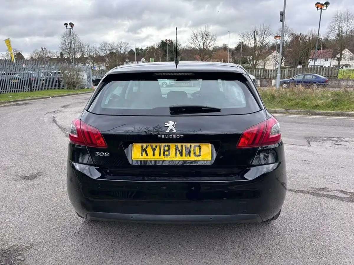 2018-peugeot-308-12-puretech-active-130bhp-eat6-big-21