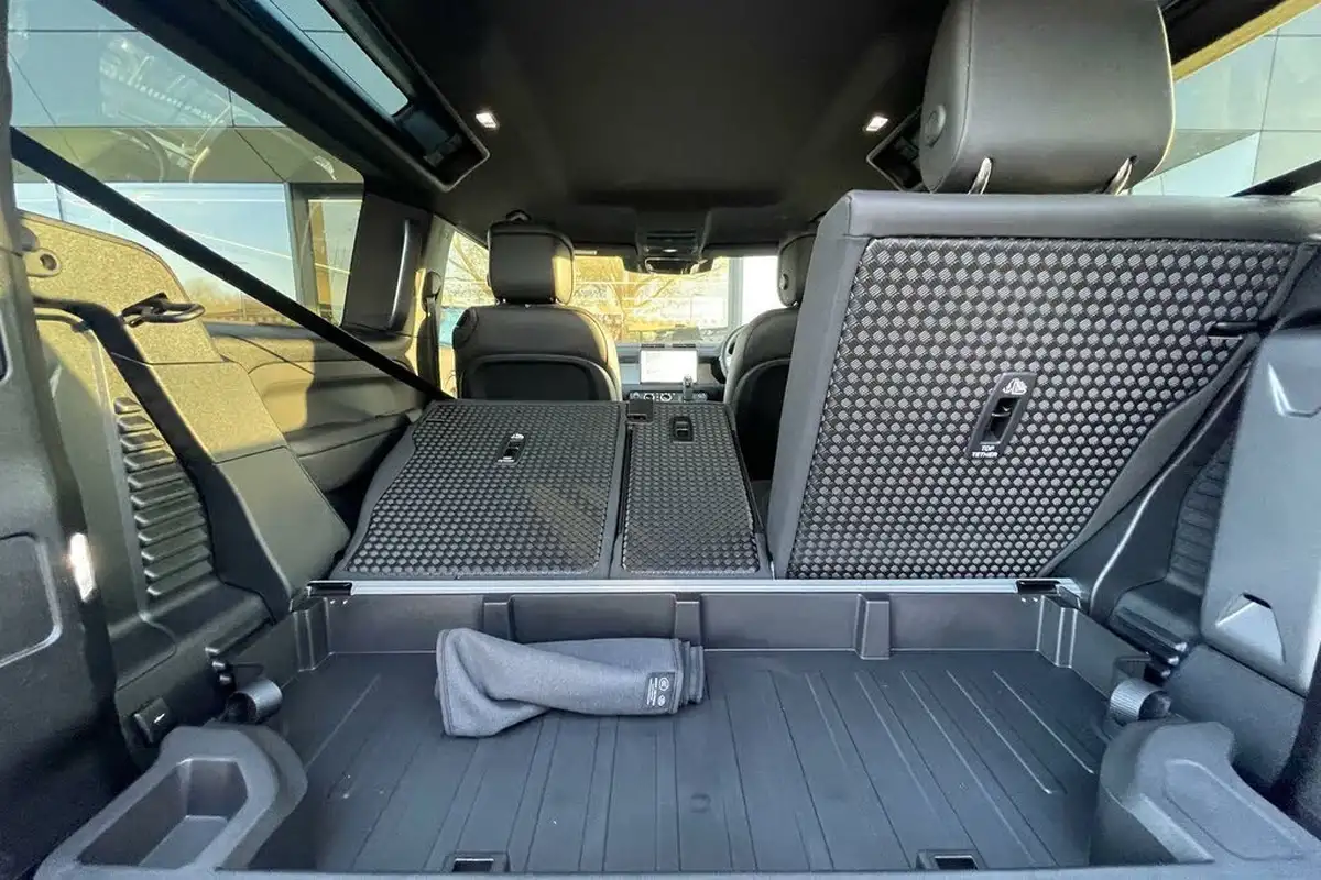 2024-land-rover-90-defender-30-d350-x-dynamic-se-big-40
