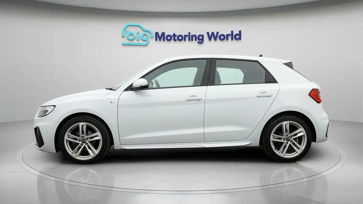 2021-audi-a1-10-30-tfsi-s-line-110ps-big-3