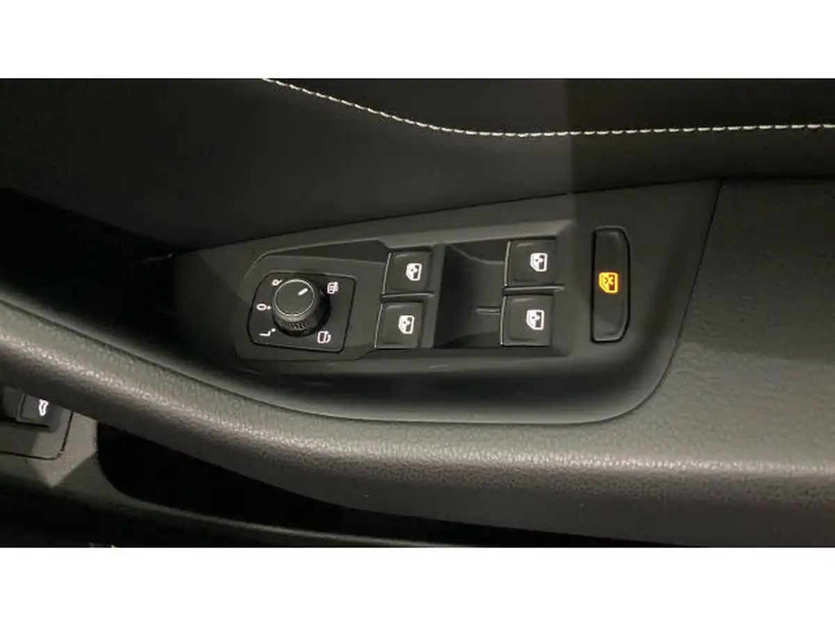 2022-volkswagen-passat-15-tsi-r-line-saloon-4d-big-30