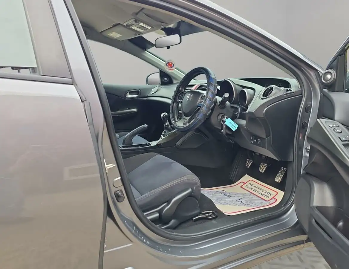 2014-honda-civic-16td-se-plus-hatchback-big-15