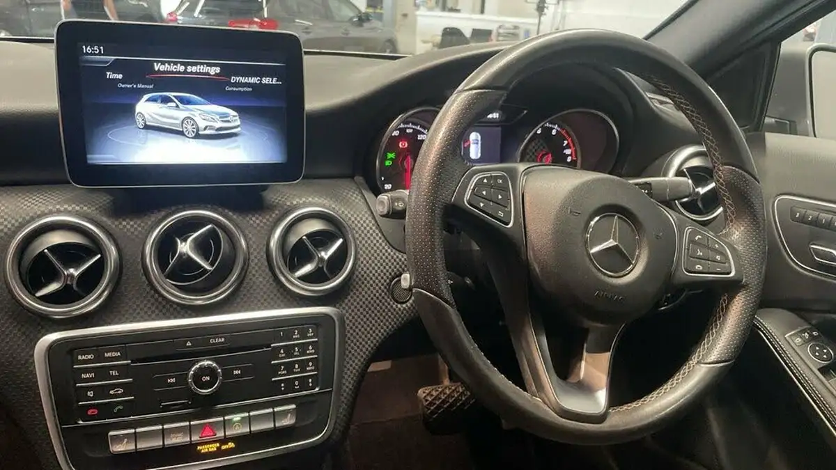 2018-mercedes-benz-a-class-16-a200-sport-edition-plus-7g-dct-big-15
