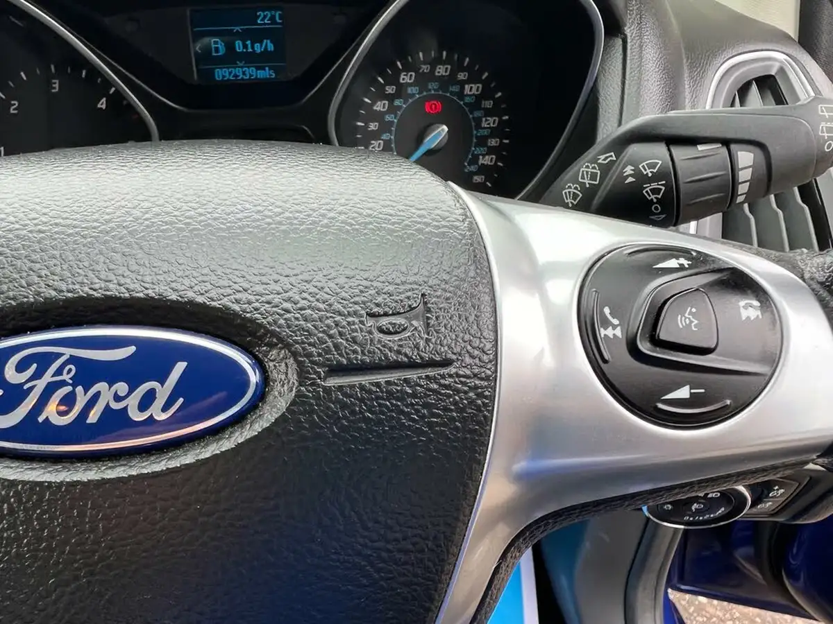 2014-ford-focus-16tdci-zetec-s-hatchback-big-25