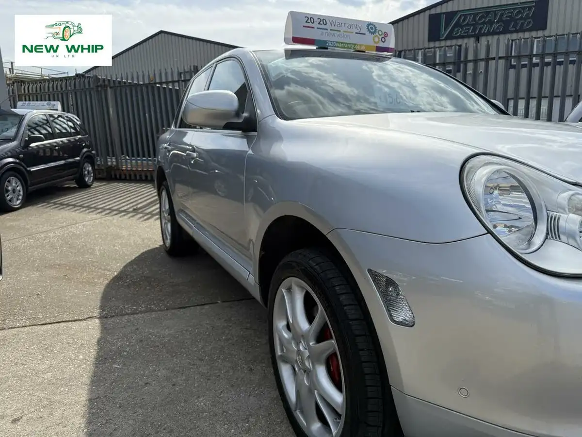 2004-porsche-cayenne-32-big-11