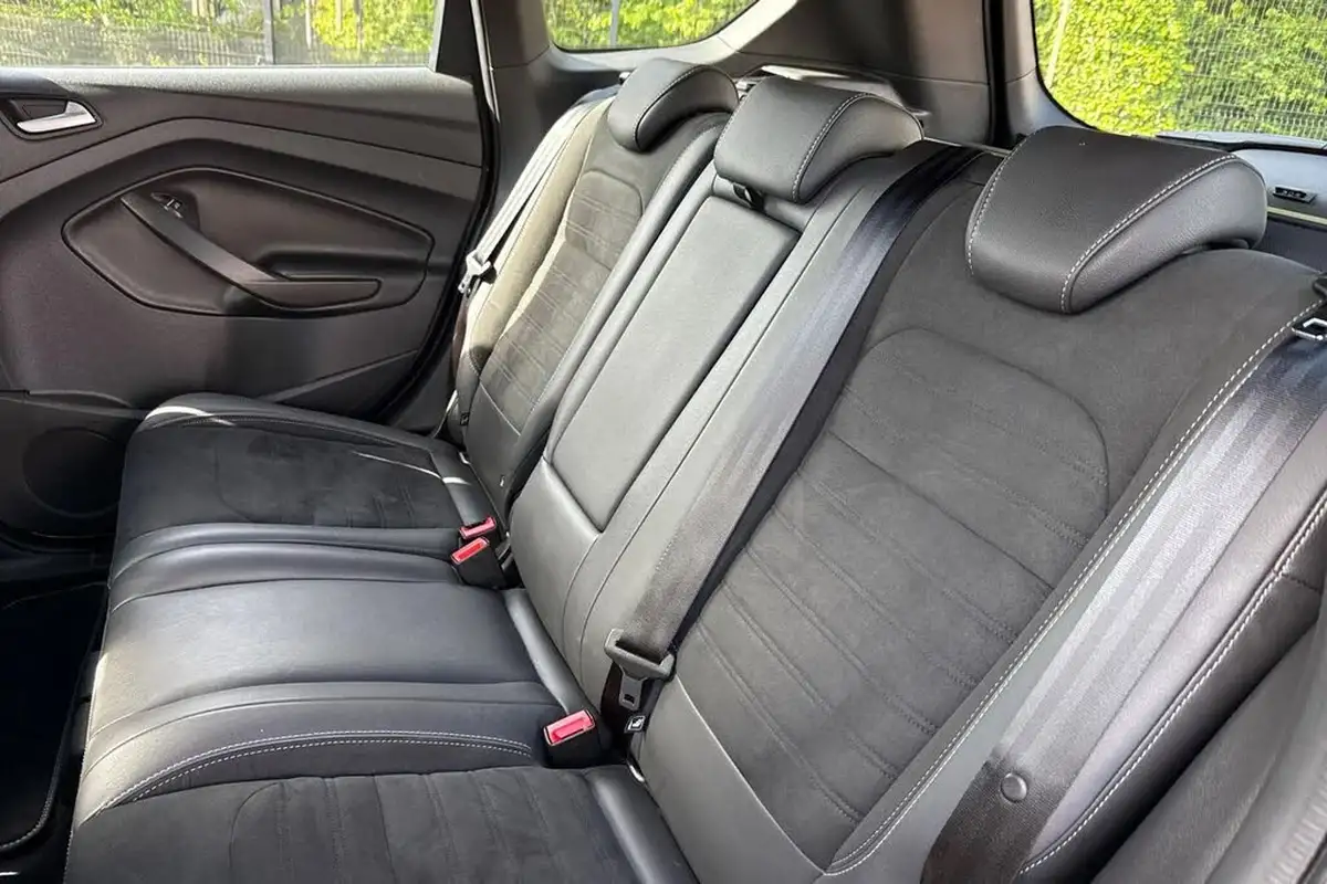 2017-ford-kuga-20tdci-st-line-180ps-awd-powershift-big-18