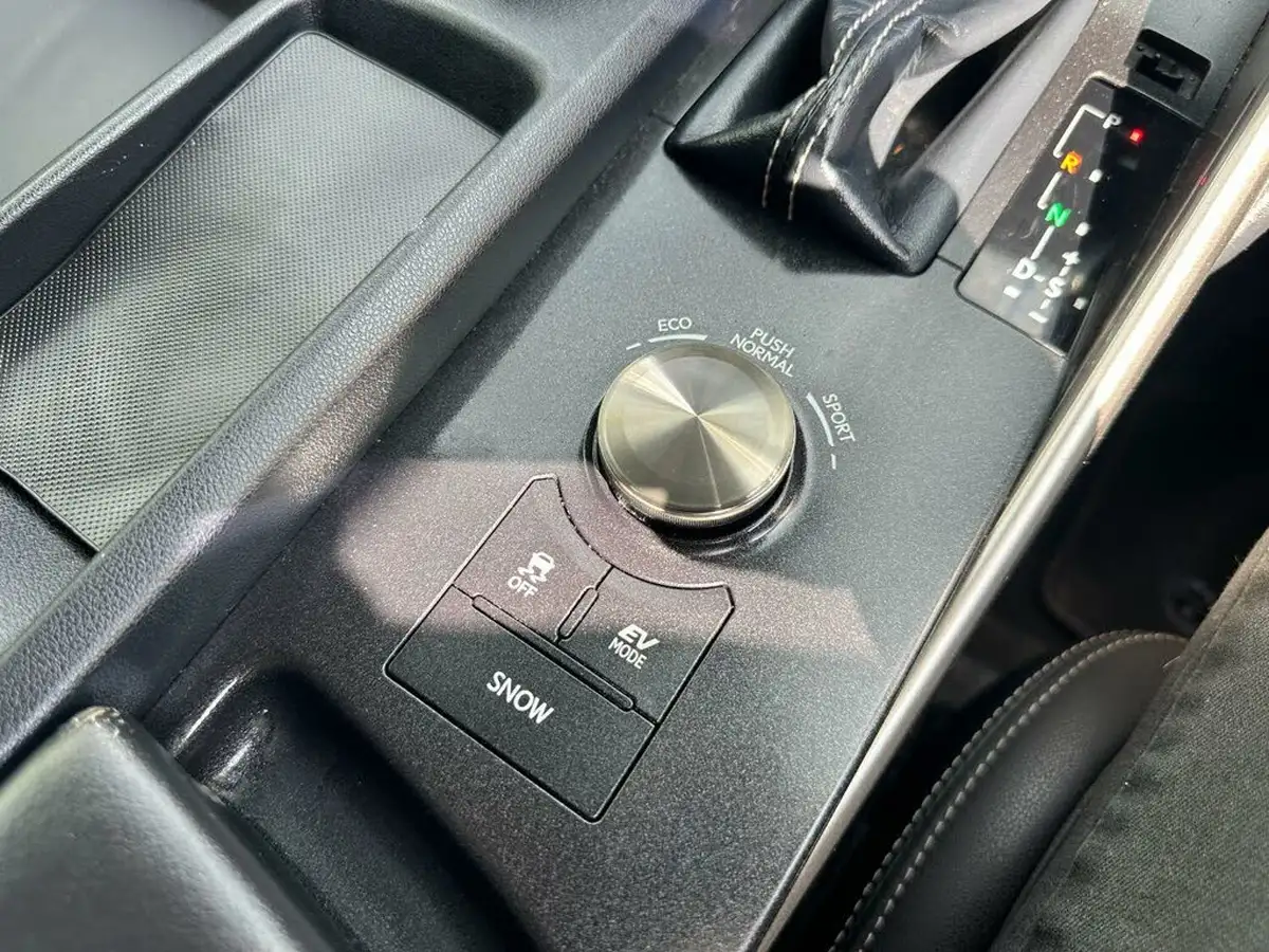 2018-lexus-is-300h-25-executive-edition-lexus-navigation-big-24