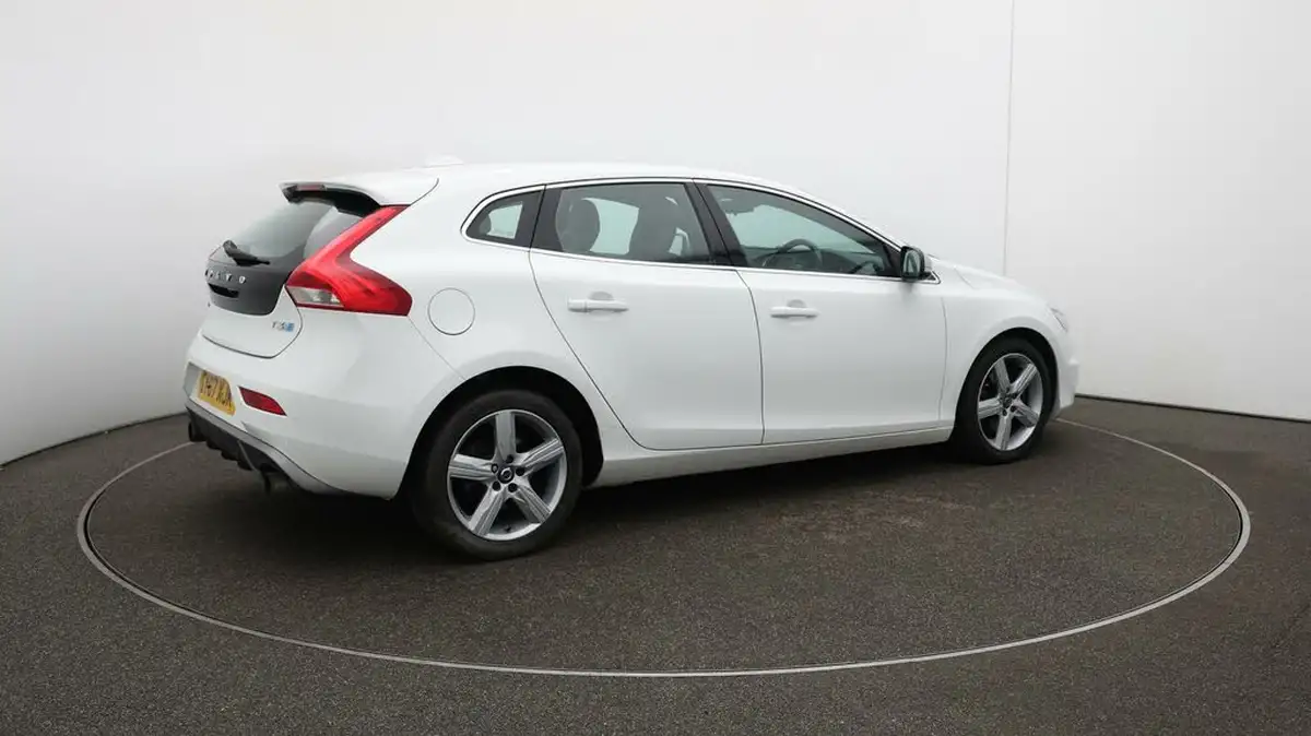 2018-volvo-v40-20-t3-r-design-nav-plus-big-49