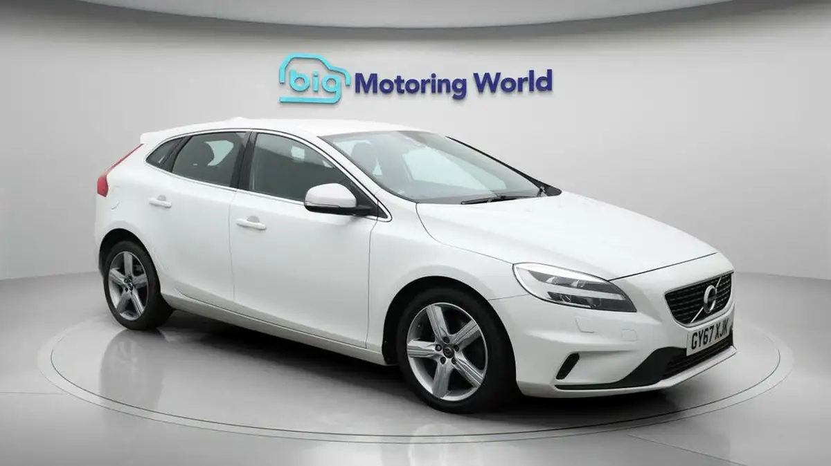 2018-volvo-v40-20-t3-r-design-nav-plus-big-1