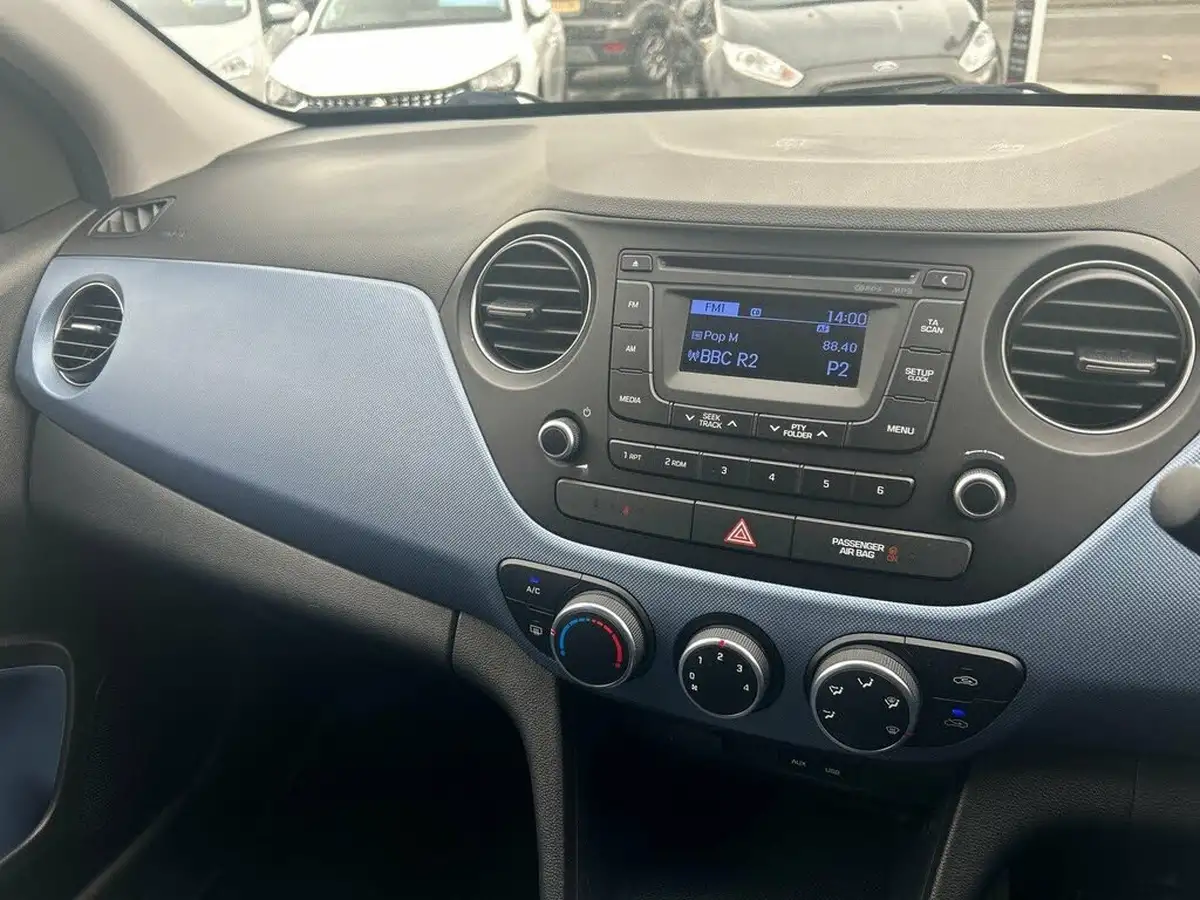 2016-hyundai-i10-12-se-big-9