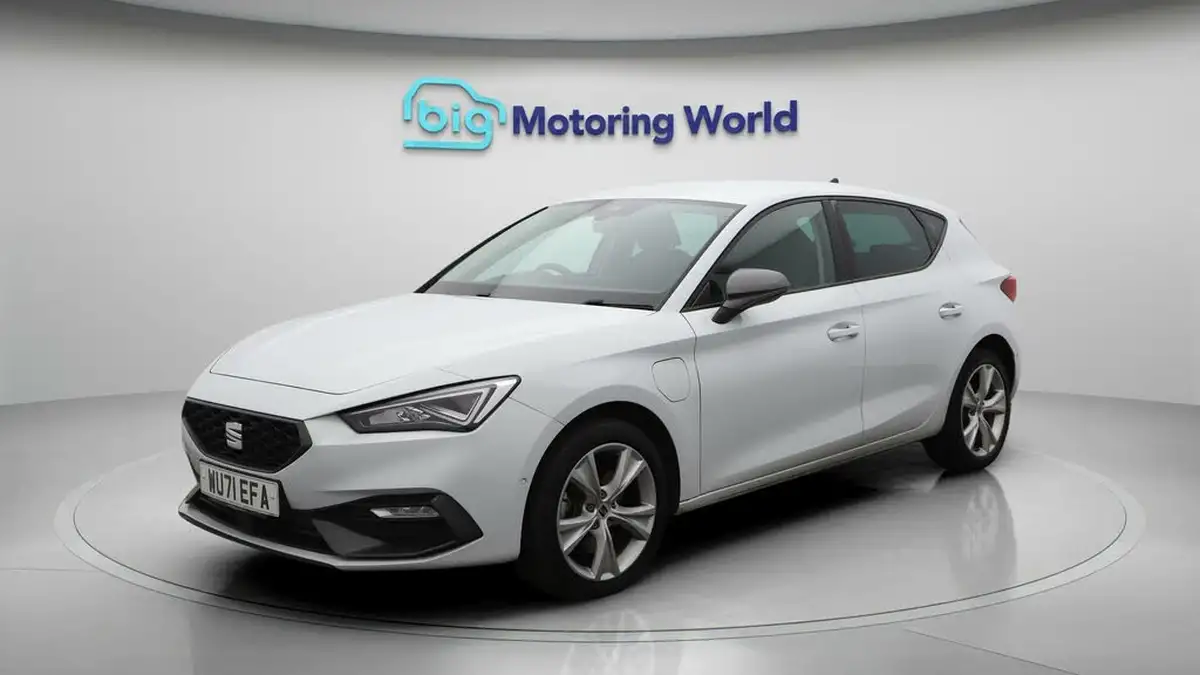 2021-seat-leon-14-e-hybrid-fr-hatchback-big-3