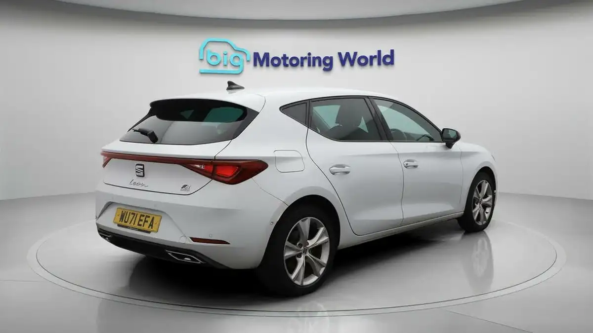 2021-seat-leon-14-e-hybrid-fr-hatchback-big-7