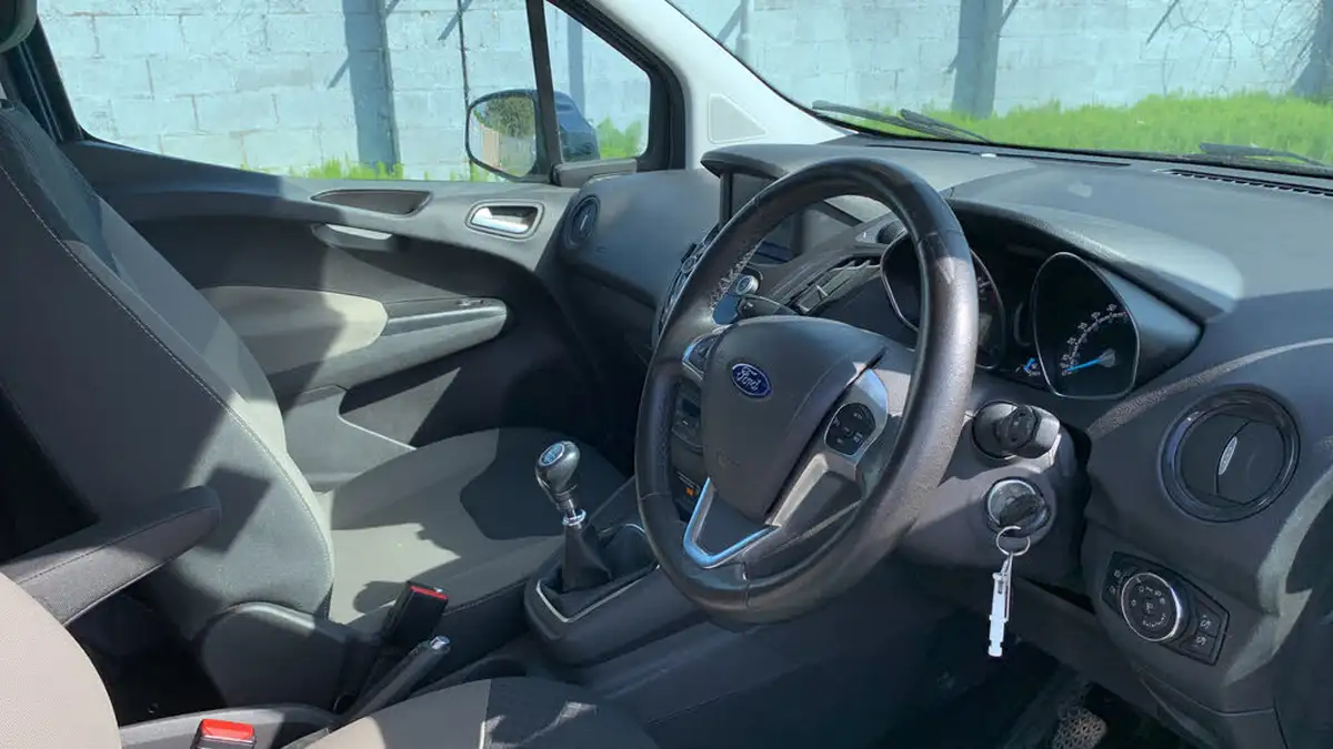 2020-ford-tourneo-courier-15tdci-titanium-big-19