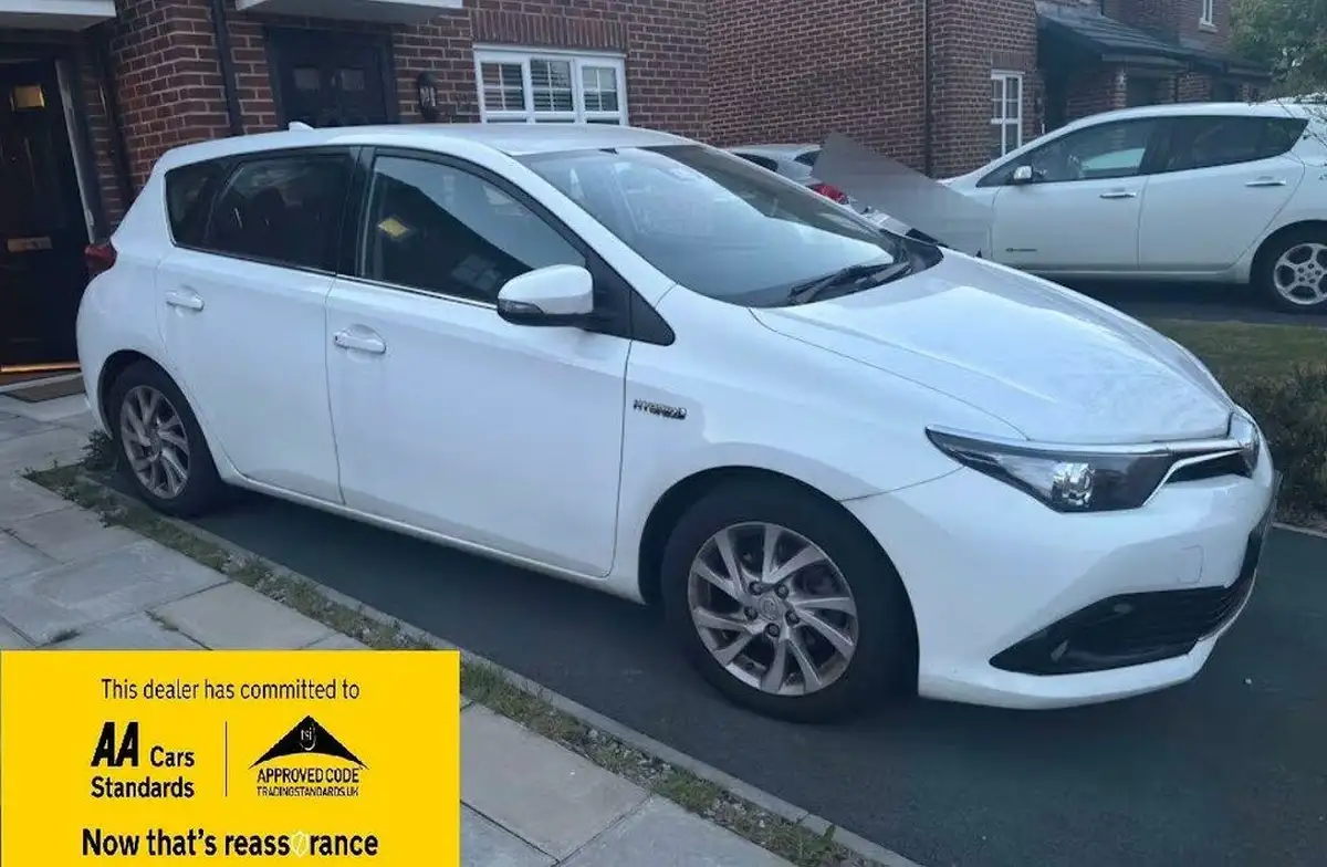 2018-toyota-auris-18-vvt-i-hsd-icon-tech-hatchback-big-0