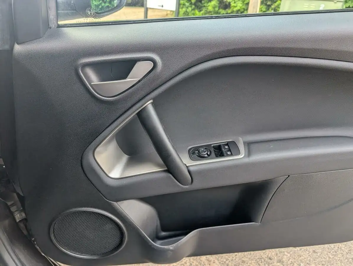 2019-alfa-romeo-mito-09-big-25