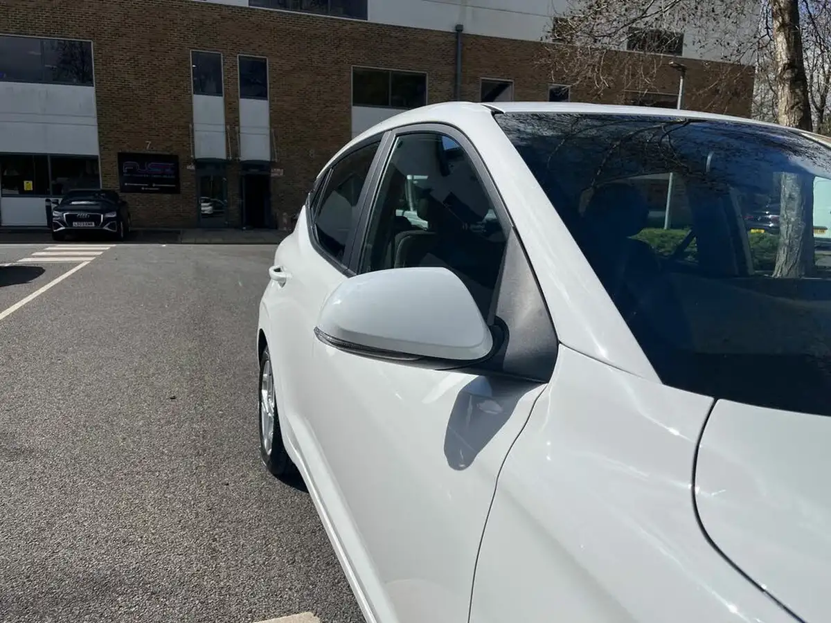 2021-hyundai-i10-10-se-connect-big-21