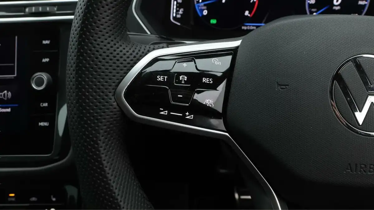 2021-volkswagen-tiguan-15-tsi-r-line-big-23