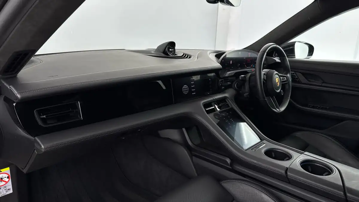 2020-porsche-taycan-e-turbo-big-9