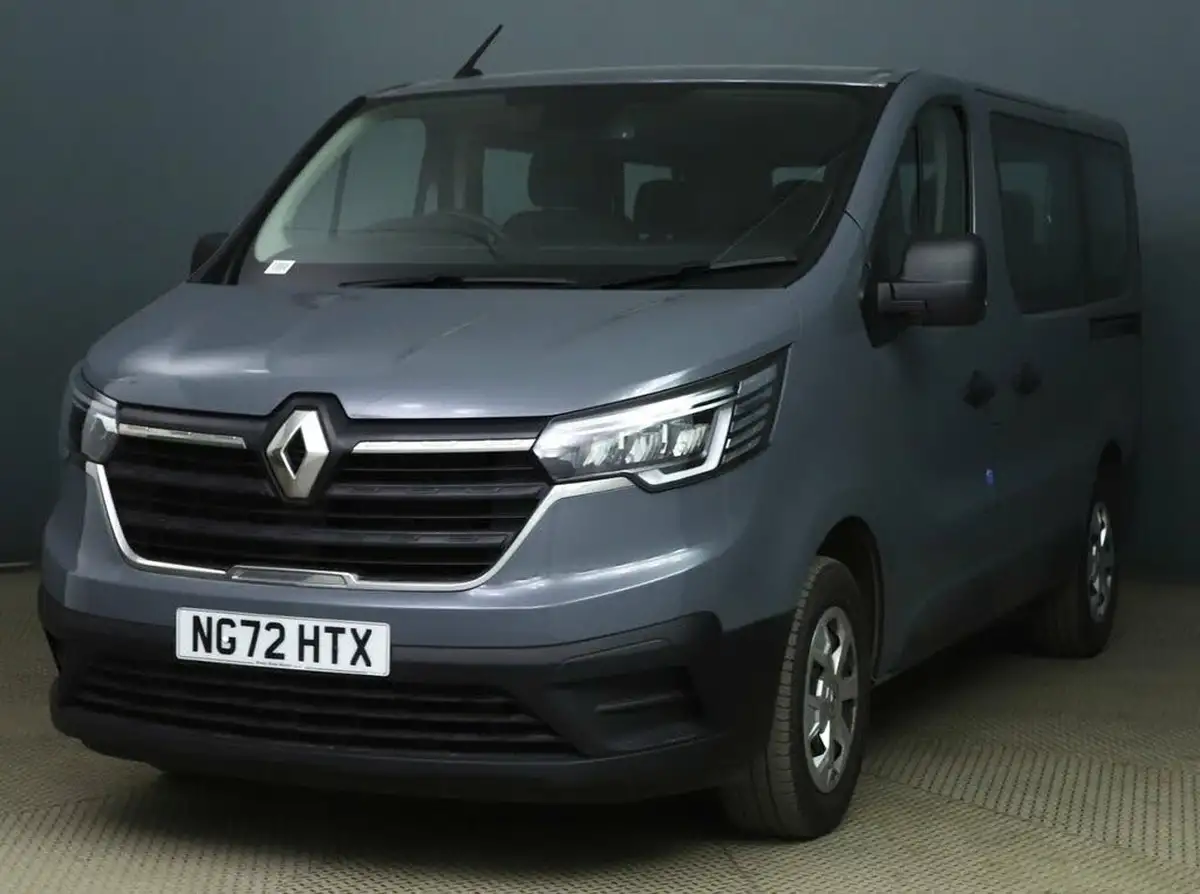 2023-renault-trafic-passenger-20-blue-dci-sl28-150-business-edc-auto-big-0