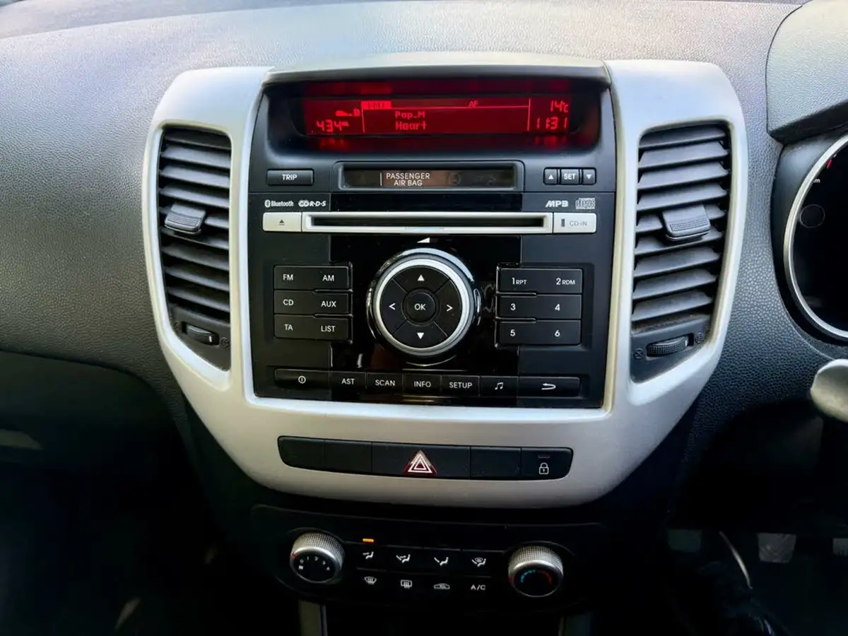 2015-kia-venga-14crdi-2-big-21