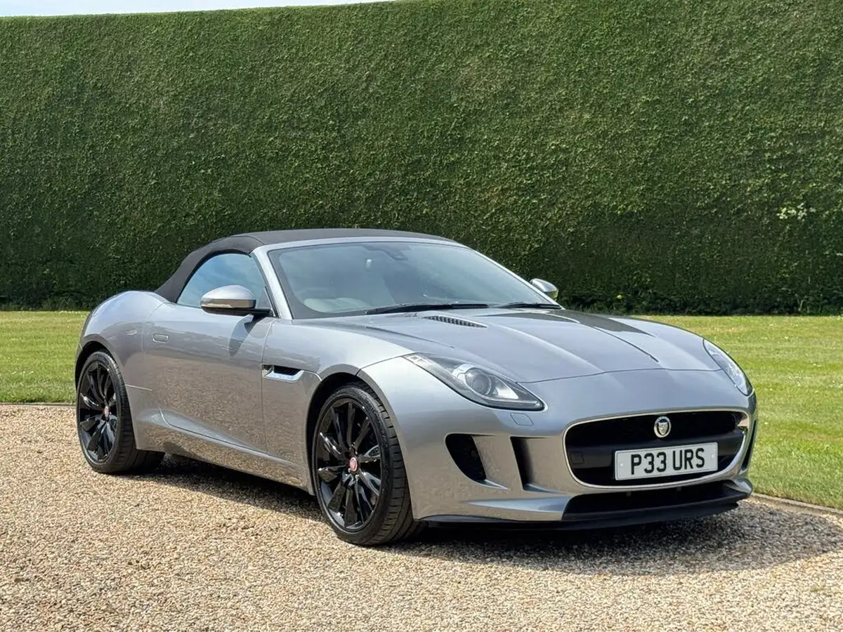 2013-jaguar-f-type-30-big-39