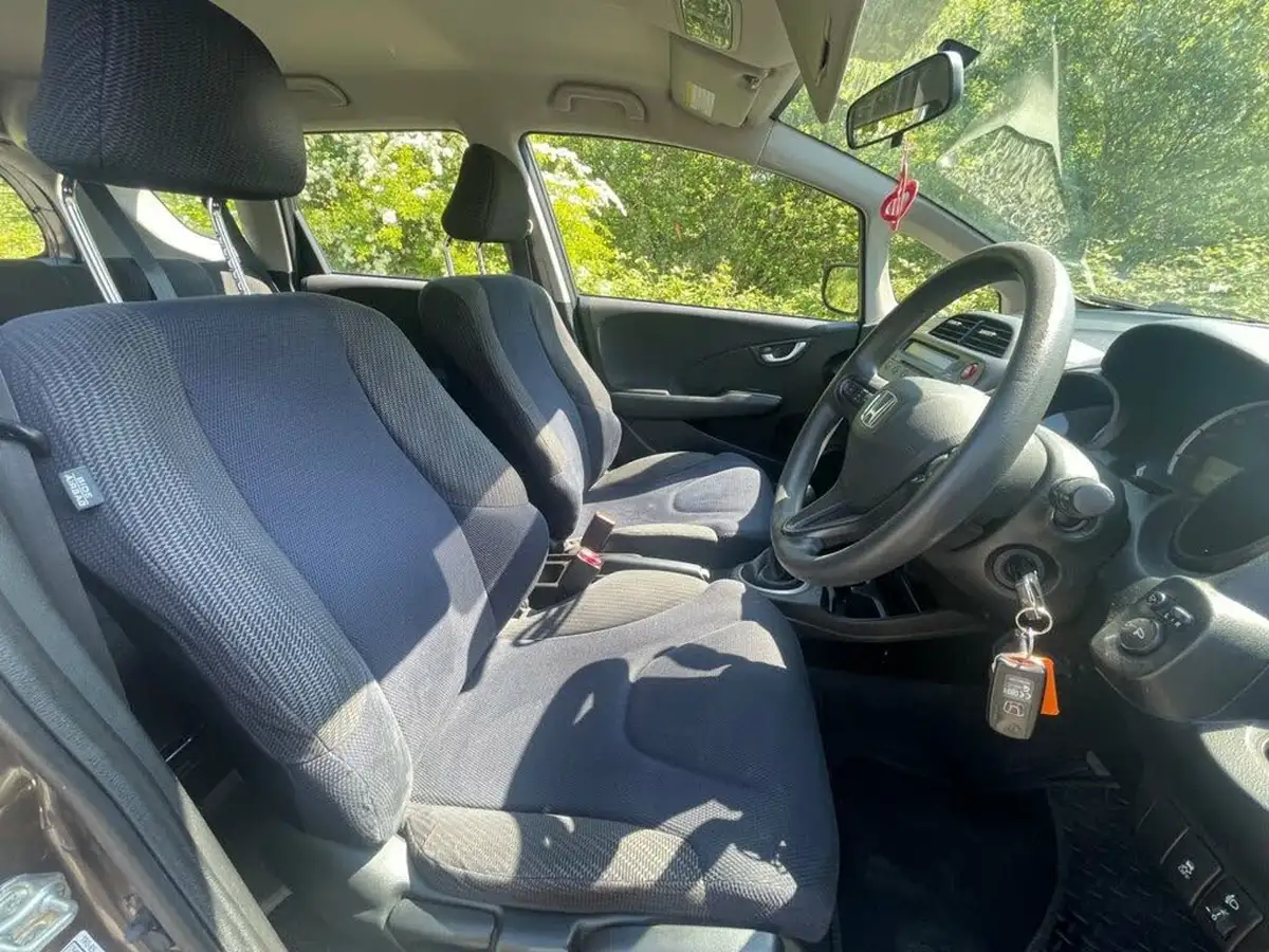 2011-honda-jazz-14-es-big-5