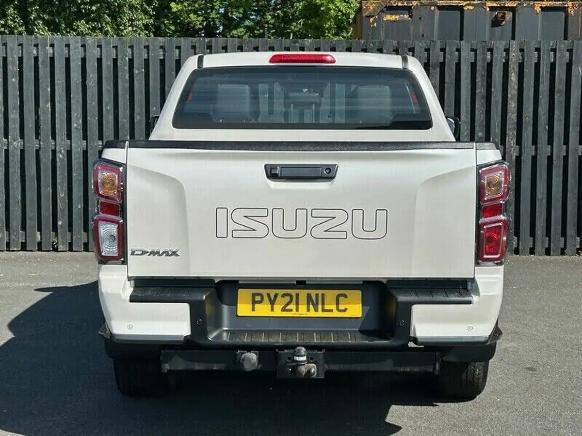 2021-isuzu-d-max-19td-v-cross-auto-big-5