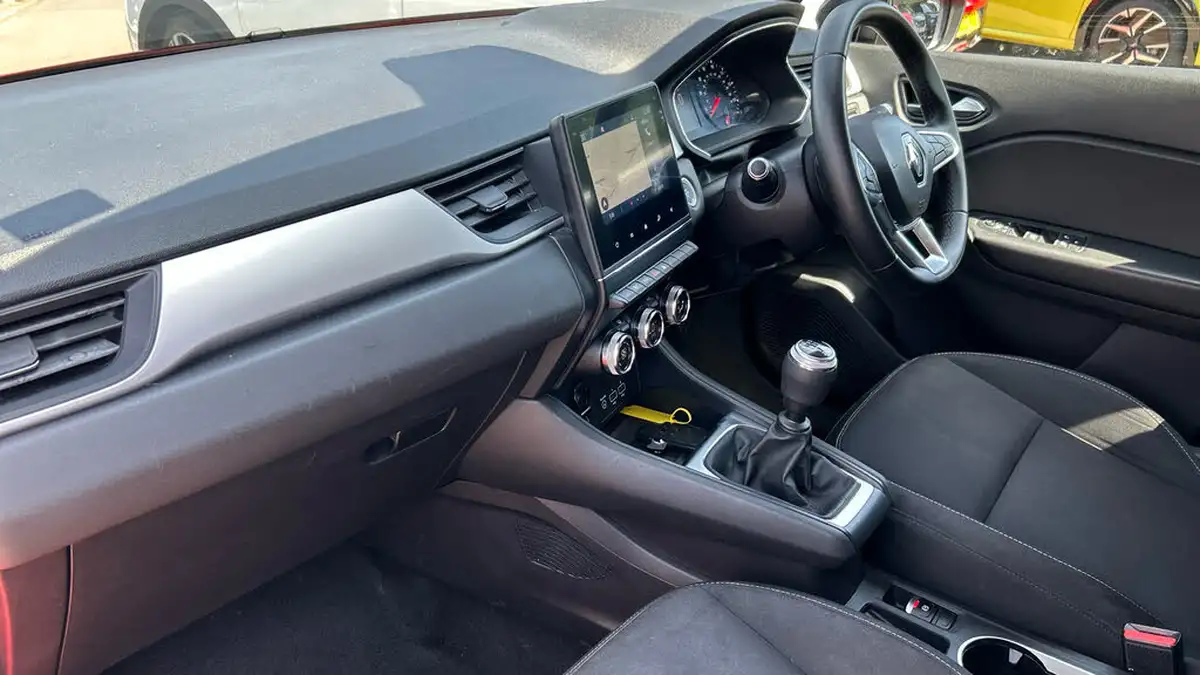 2021-renault-captur-13-tce-iconic-140ps-big-11