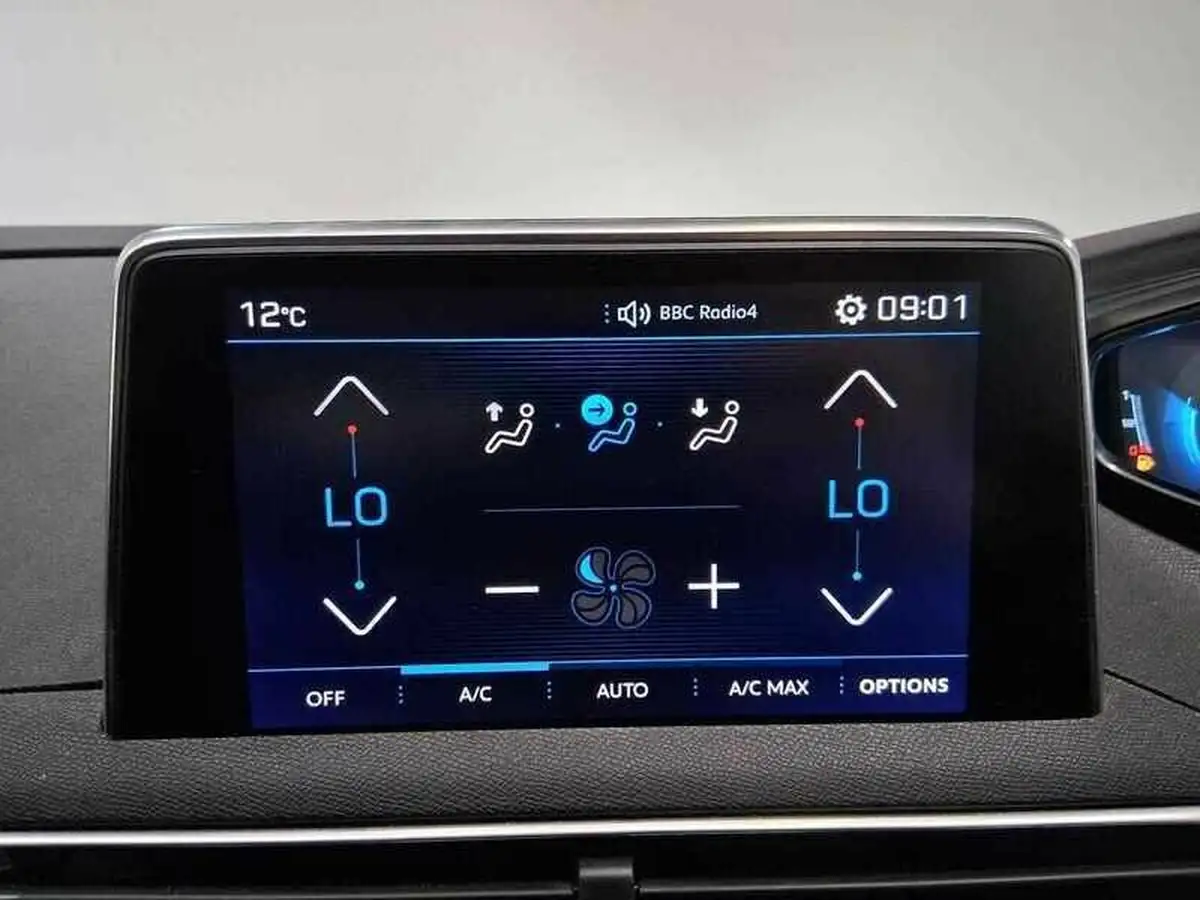 2017-peugeot-3008-suv-12-puretech-active-big-18