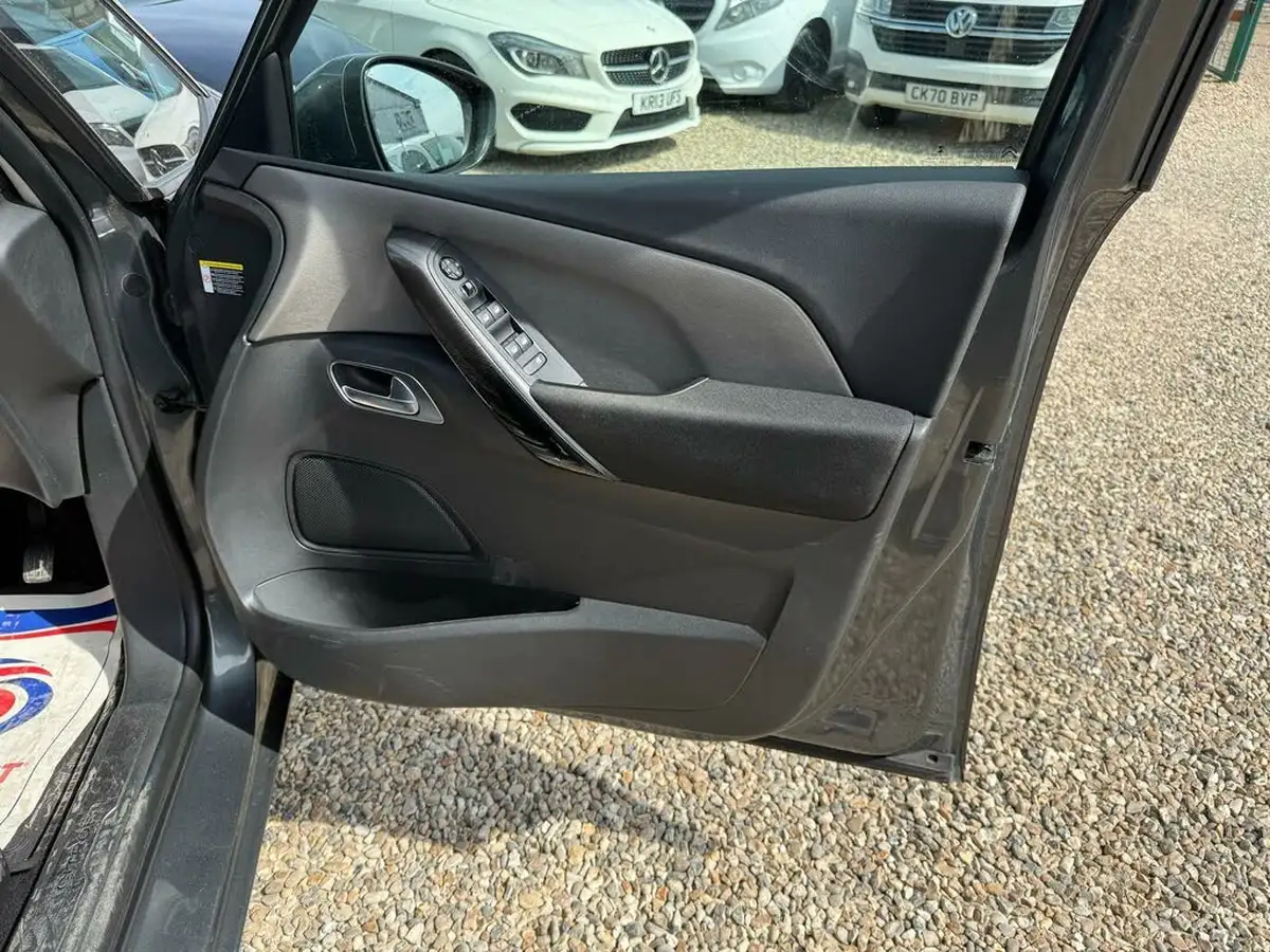2016-citroen-grand-c4-picasso-16bluehdi-flair-eat6-big-57