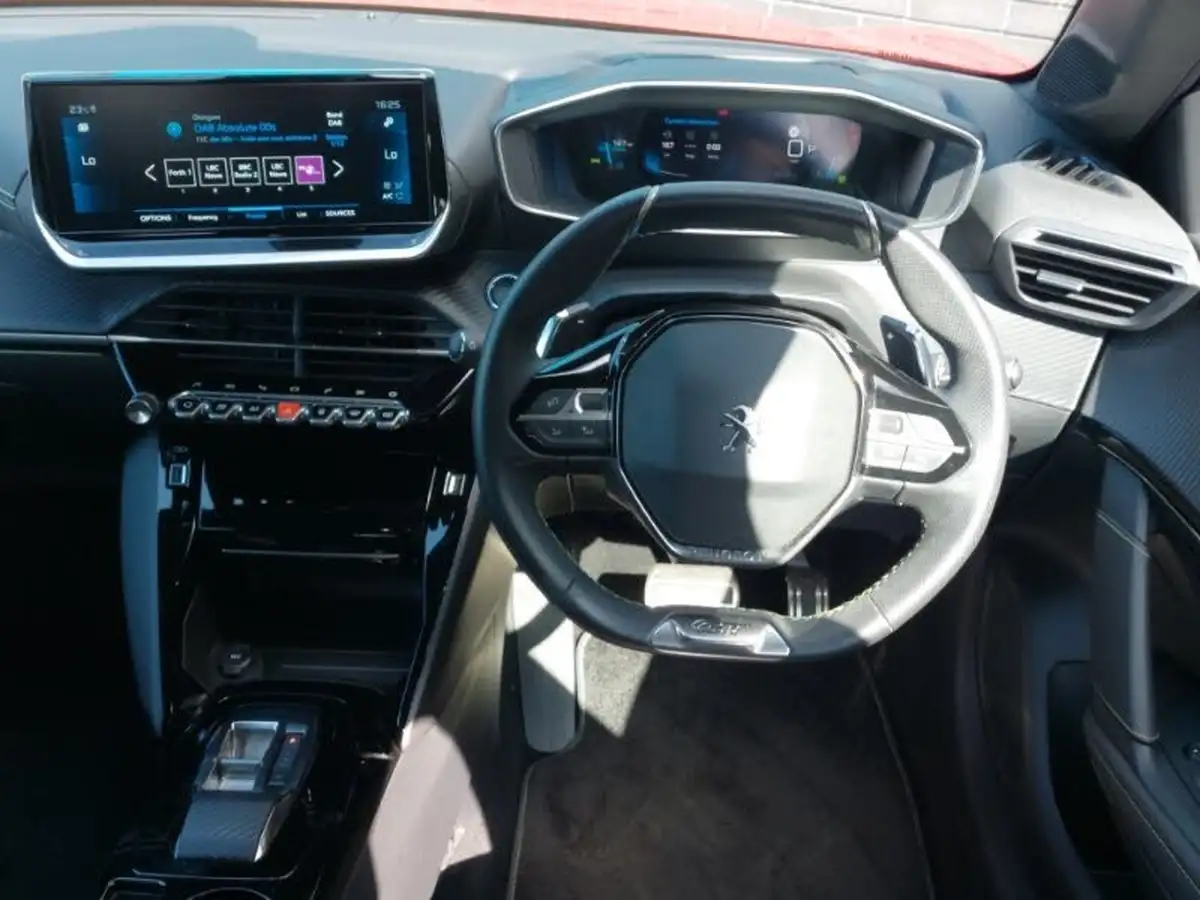 2023-peugeot-208-12-puretech-gt-100ps-eat8-big-6
