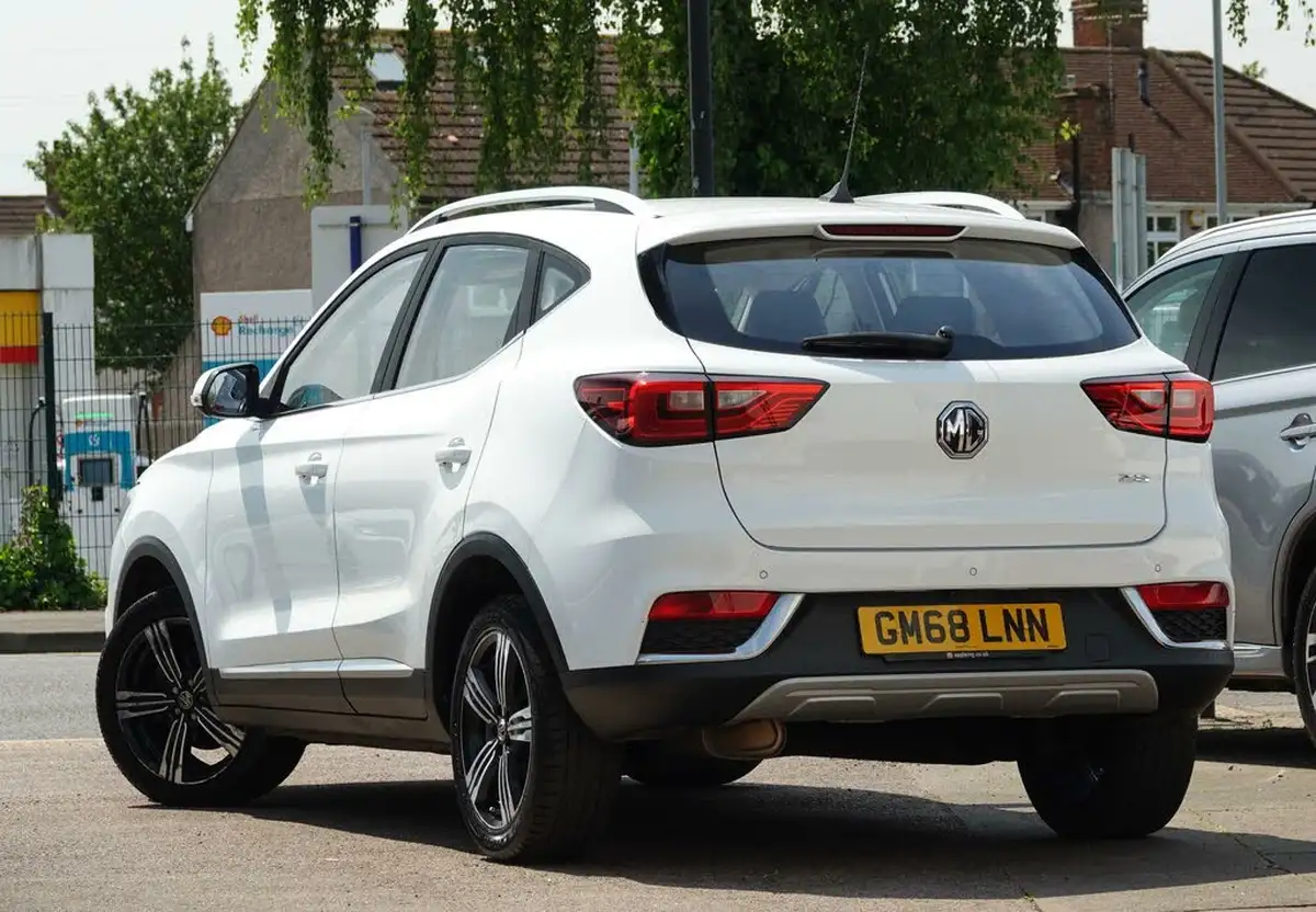 2019-mg-zs-suv-15-vti-tech-exclusive-105bhp-big-2