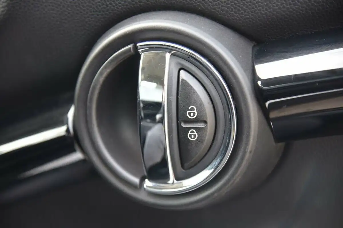 2015-mini-cooper-20td-cooper-sd-170bhp-ss-hatchback-3d-sport-auto-big-40