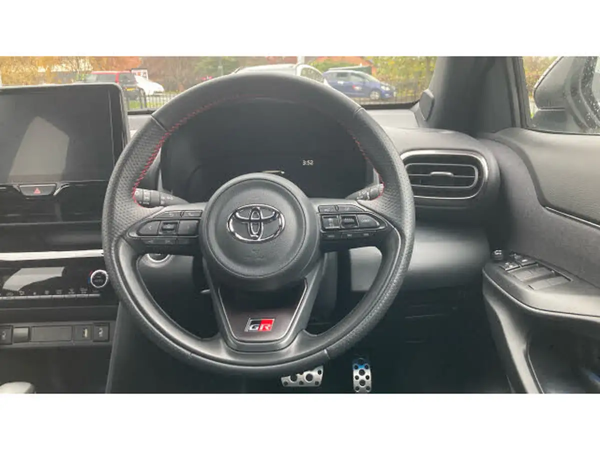 2024-toyota-yaris-cross-15-vvt-i-gr-sport-114bhp-big-7