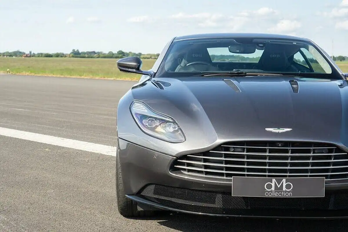 2017-aston-martin-db11-52-v12-launch-edition-big-18