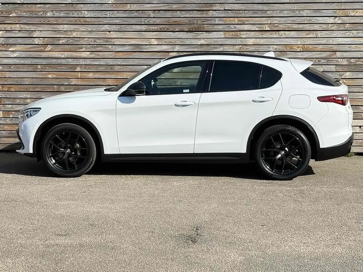 2020-alfa-romeo-stelvio-20-nero-edizione-big-3