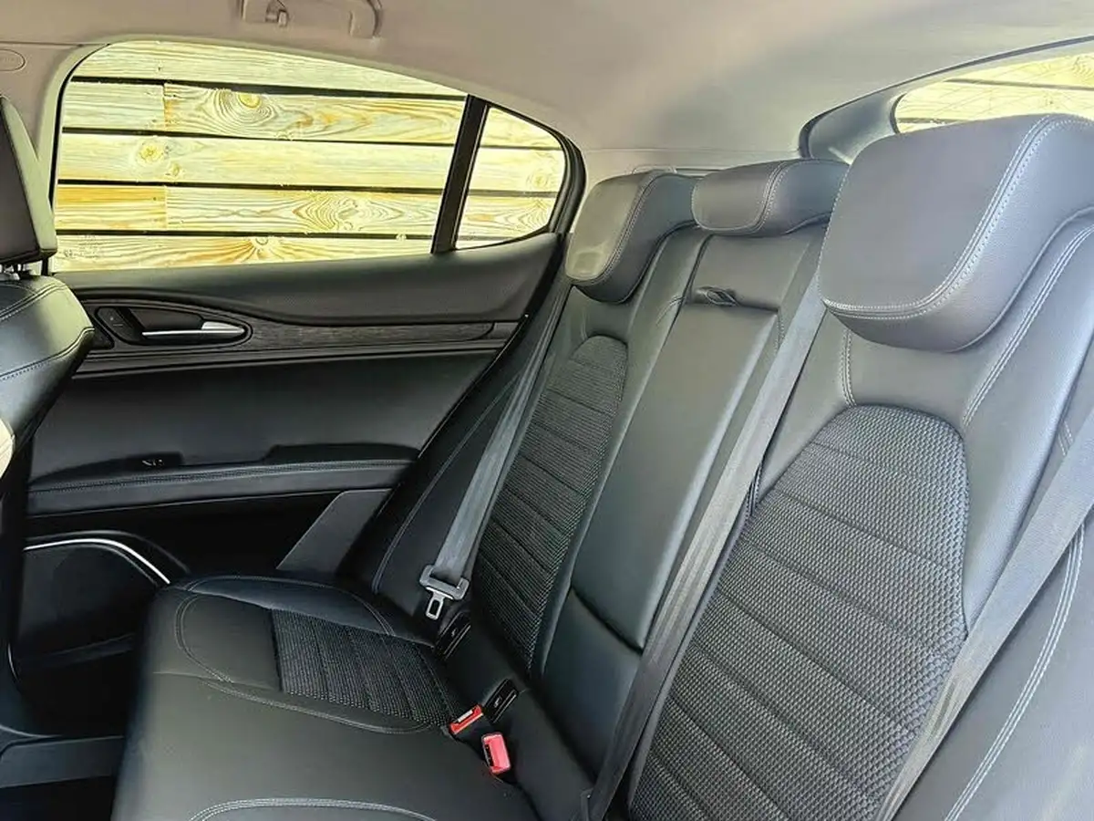 2020-alfa-romeo-stelvio-20-nero-edizione-big-27