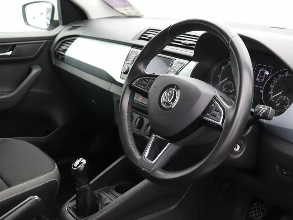 2018-skoda-fabia-10-mpi-se-ss-hatchback-big-18