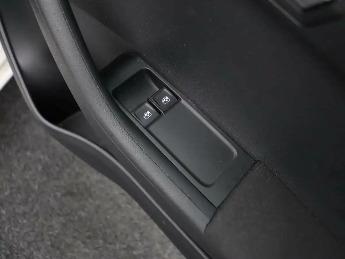 2018-skoda-fabia-10-mpi-se-ss-hatchback-big-22