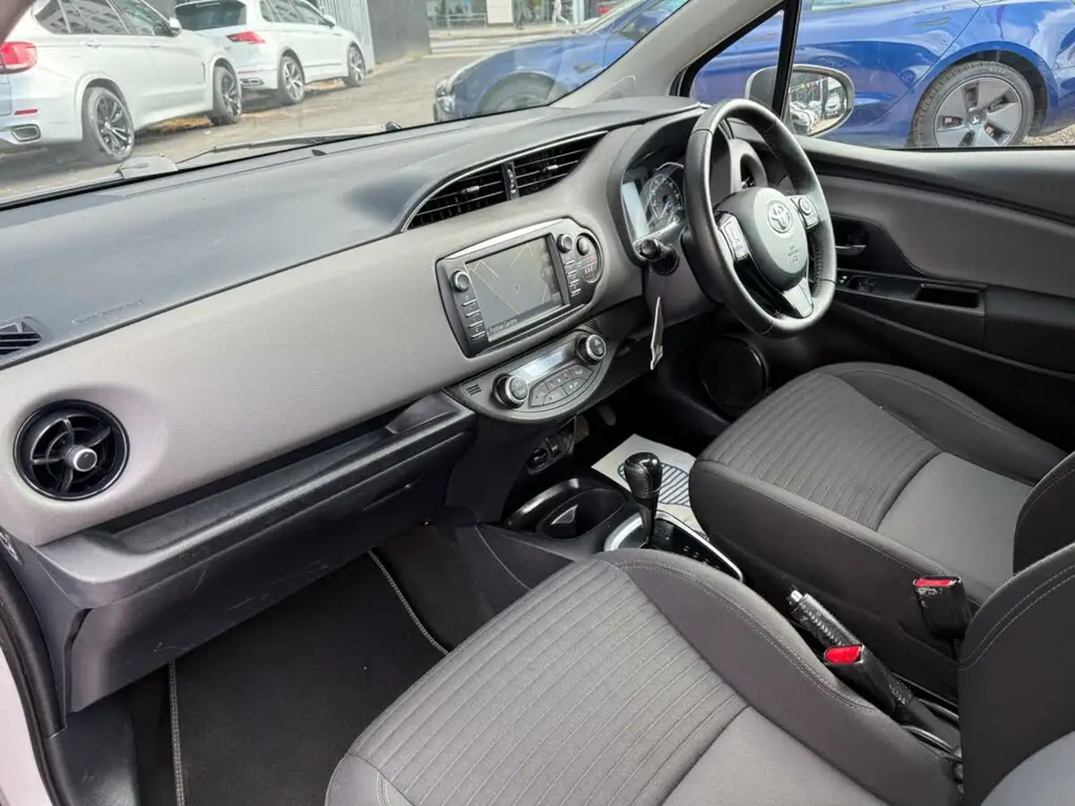 2019-toyota-yaris-15-vvt-i-icon-tech-98bhp-hybrid-1497cc-e-cvt-big-27
