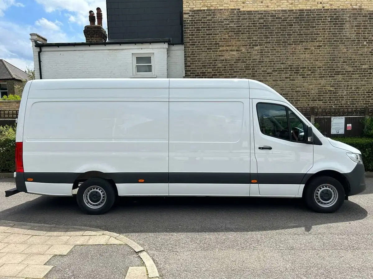 2023-mercedes-benz-sprinter-big-4