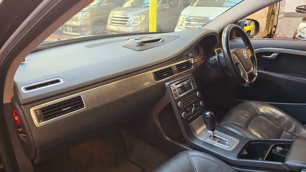 2010-volvo-v70-big-10