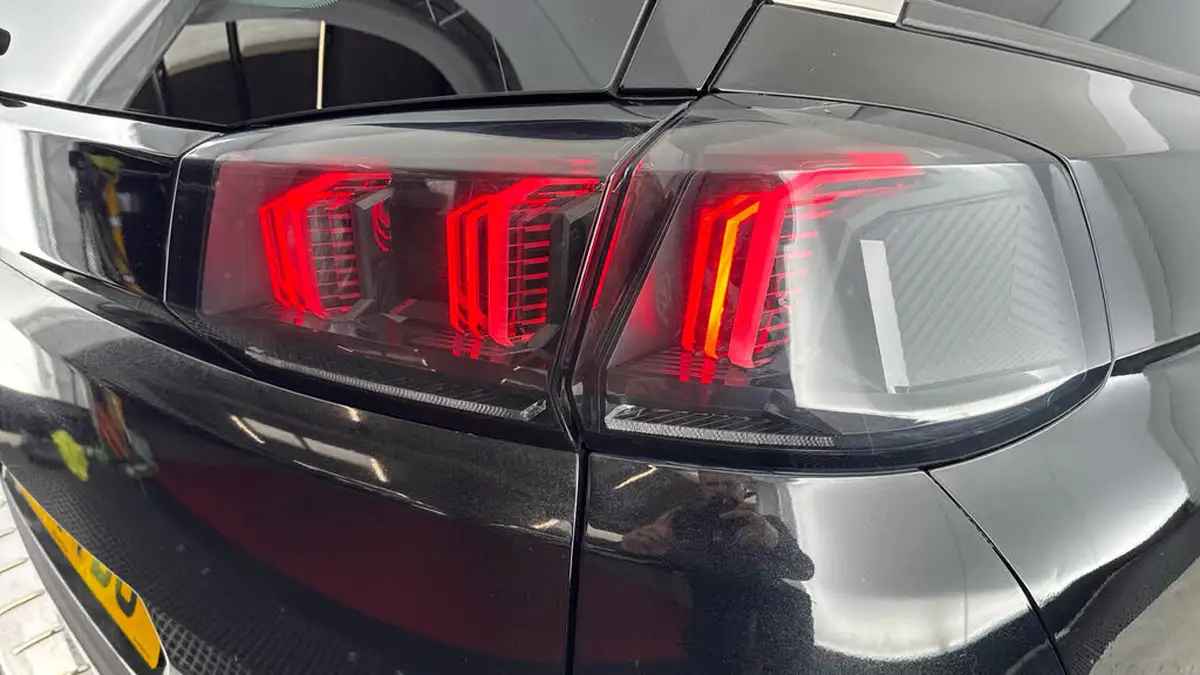 2021-peugeot-5008-suv-15-bluehdi-allure-premium-big-27