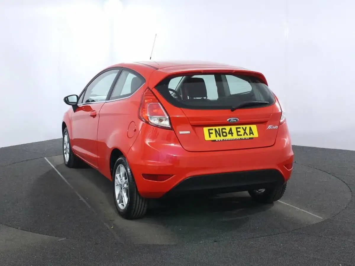 2014-ford-fiesta-10-zetec-100ps-ecoboost-ss-3d-big-4