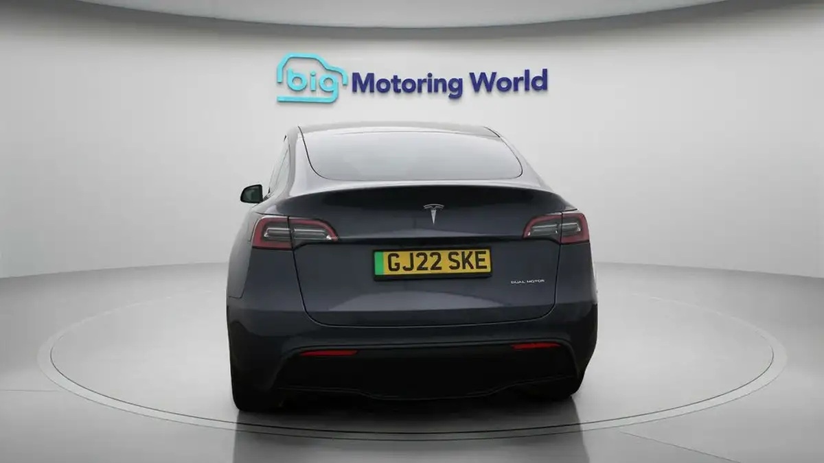 2022-tesla-model-y-e-long-range-big-6