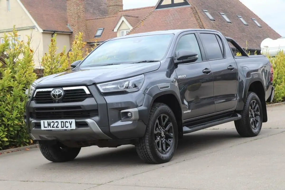 2022-toyota-hi-lux-28d-4d-invincible-x-204hpeu6d-2755cc-auto-big-3